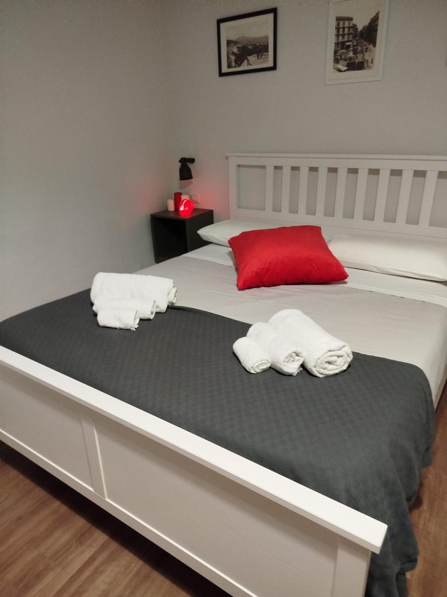 Tammurriata Nera Bedroom Napoli Bagian luar foto