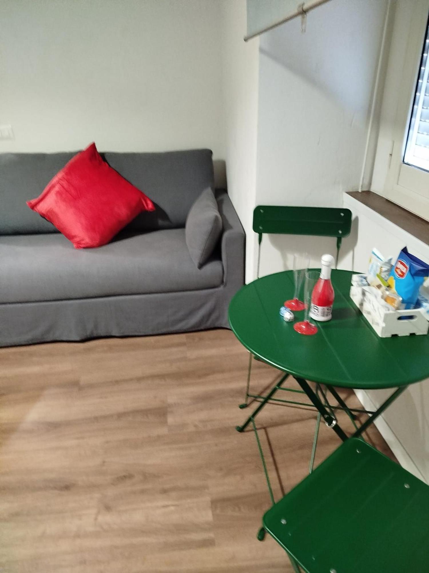 Tammurriata Nera Bedroom Napoli Bagian luar foto